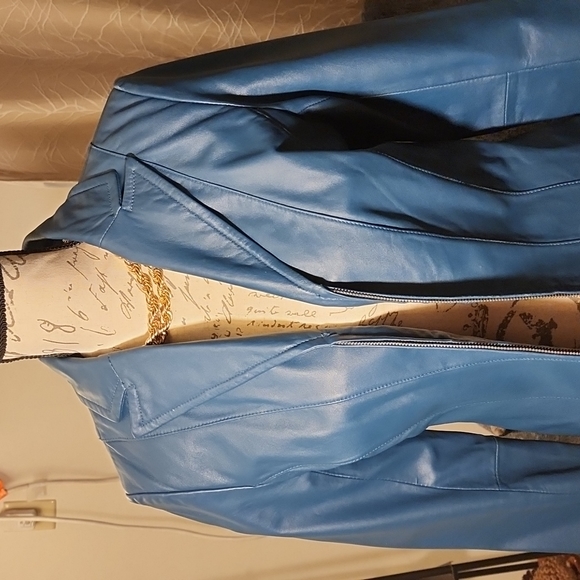 Women's clothing - Picture 3 of 7